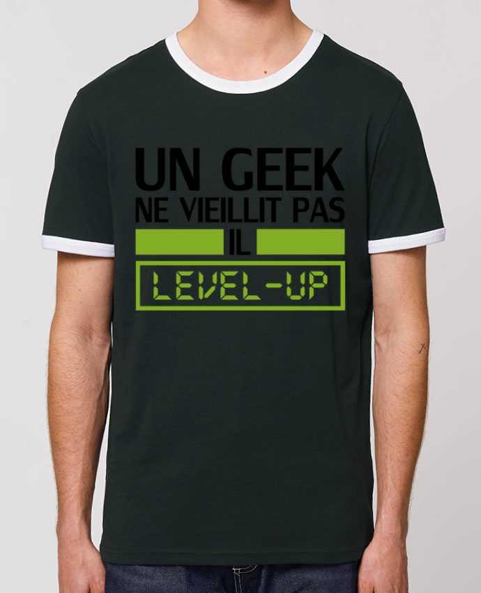 T shirt un geek ne vieillit pas il level up par Milie